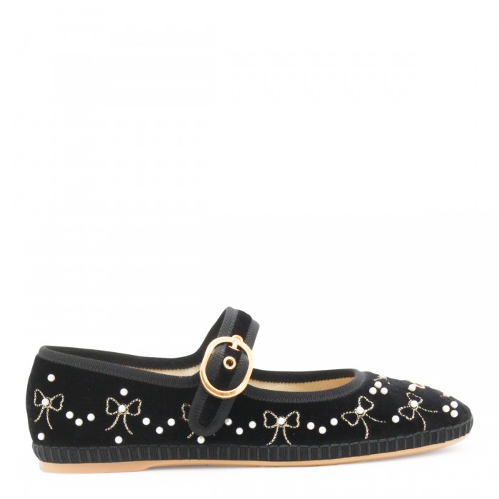 BLACK FLATS