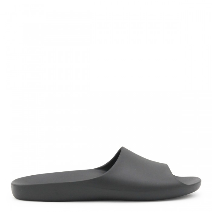 BLACK FLATS