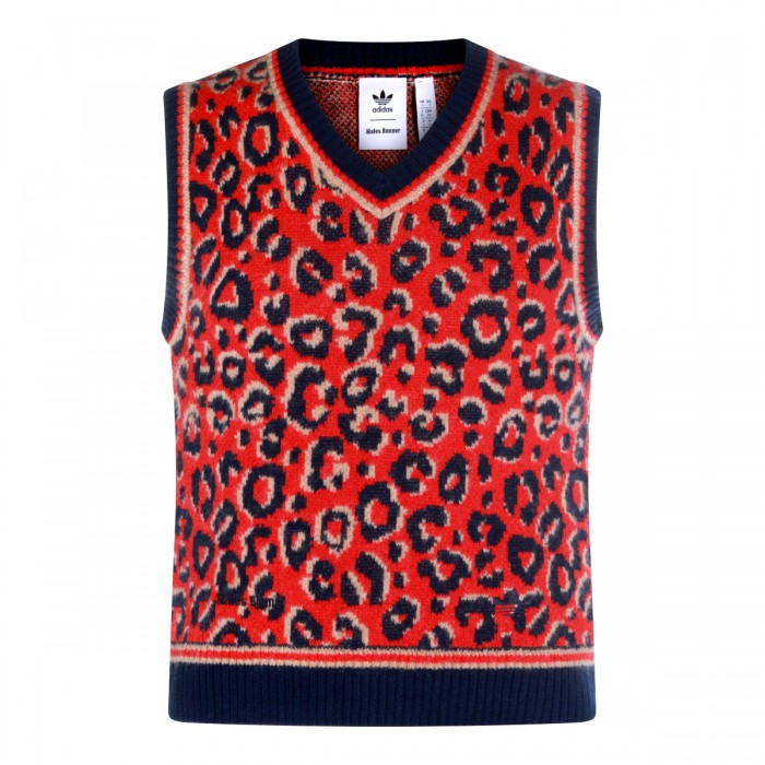 RED AND BLACK KNITWEAR