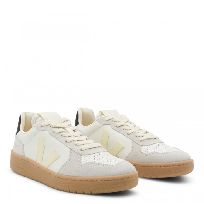 WHITE AND BLACK SNEAKERS 2