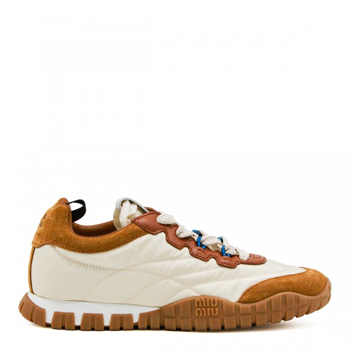 IVORY AND CARAMEL TYRE...