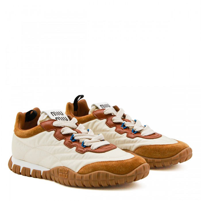 IVORY AND CARAMEL TYRE... 2