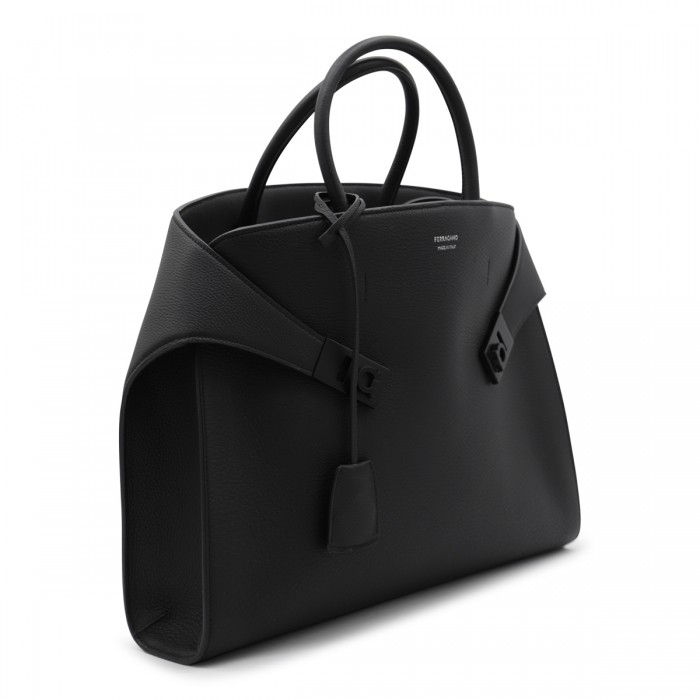 BLACK LEATHER HUG SHOULDER BAG 2