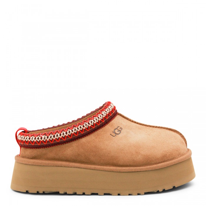 BEIGE FLATS