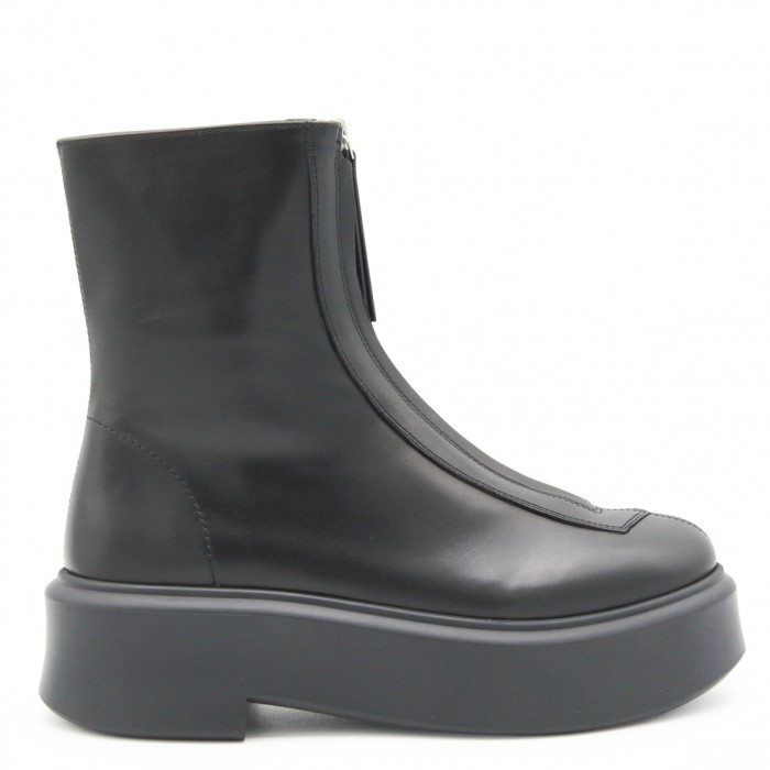 BLACK LEATHER BOOTS